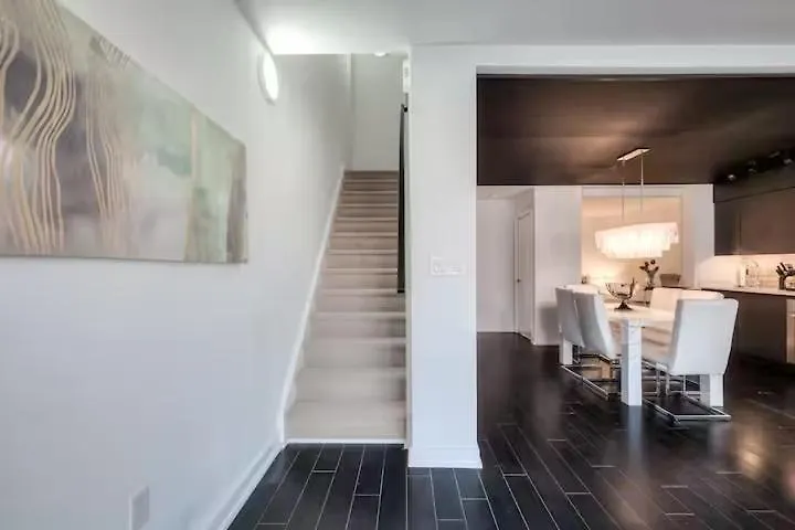 Entire Townhouse In Downtown With Parking Near Rogers Centre Apartment Toronto