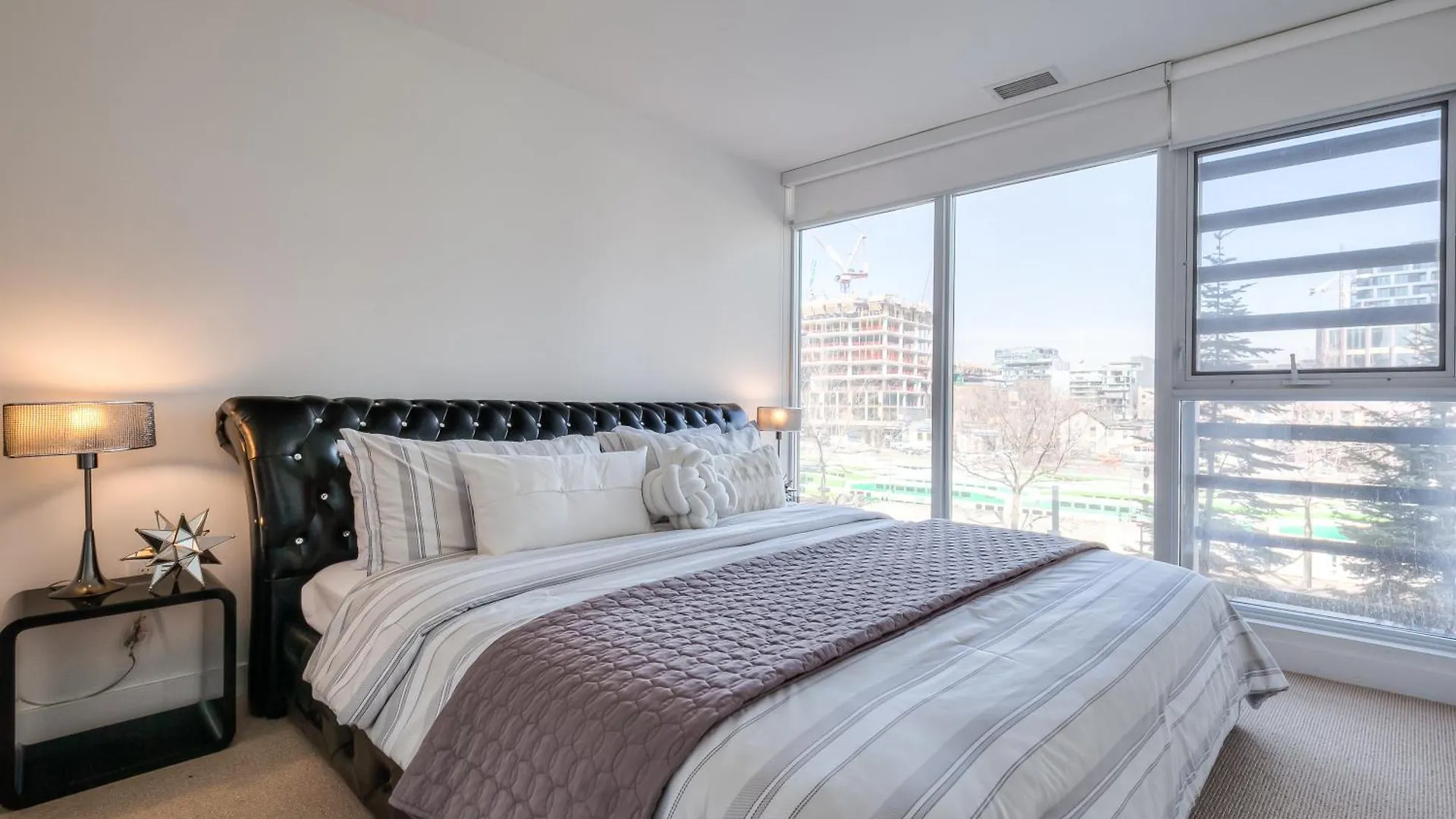 Entire Townhouse In Downtown With Parking Near Rogers Centre Apartment Toronto 0*,  Canada