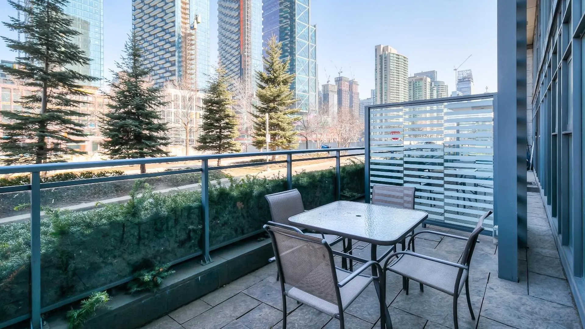 Entire Townhouse In Downtown With Parking Near Rogers Centre Apartment Toronto