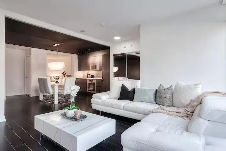 Entire Townhouse In Downtown With Parking Near Rogers Centre location